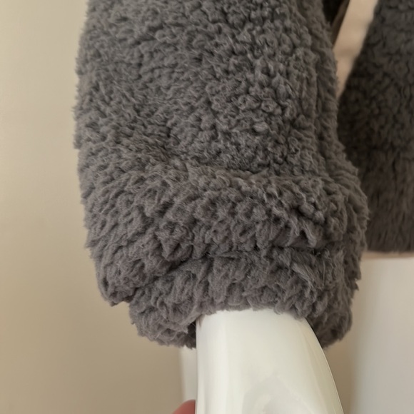(NWT) Abercrombie & Fitch Grey Super Soft Sherpa Fleece Pullover, Small - Picture 11 of 17